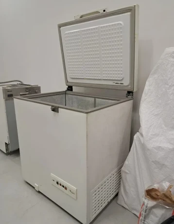 mraznicka-whirlpool-215l-funkcna-big-2