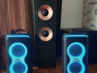 predam-2x-jbl-club-120-zo-zarukou