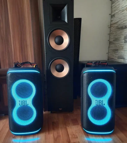 predam-2x-jbl-club-120-zo-zarukou-big-0