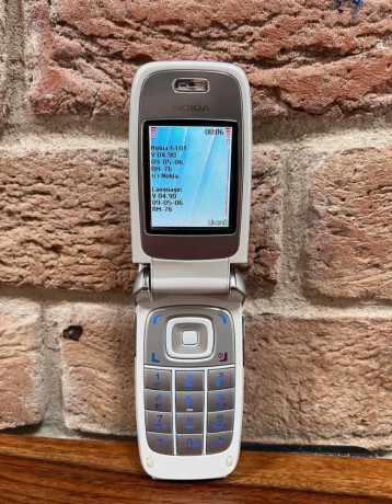 nokia-6101-vyklapacka-z-roku-2006-big-2