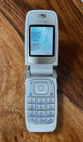 nokia-6101-vyklapacka-z-roku-2006-big-1