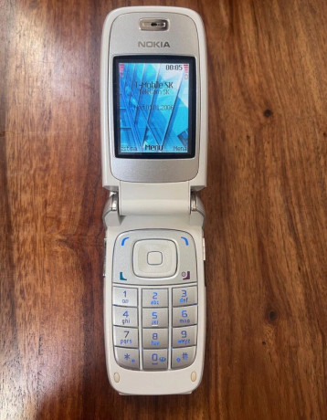 nokia-6101-vyklapacka-z-roku-2006-big-3