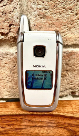 nokia-6101-vyklapacka-z-roku-2006-big-0