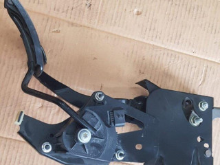 plynovy-pedal-renault-scenic-ii-82-00-159-645