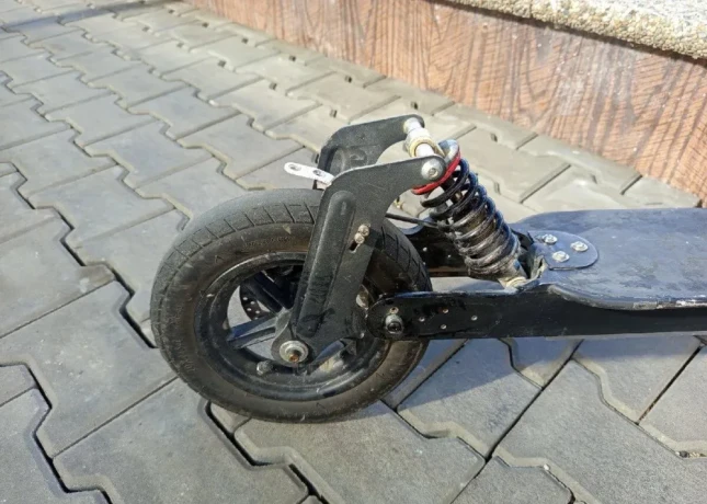 elektrokolobezka-xiaomi-m365-big-1