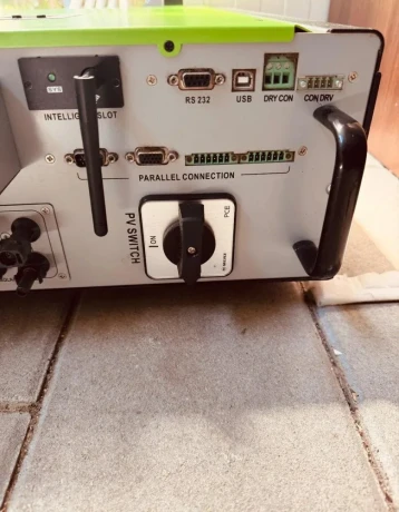 hybridny-menic-infinisolar-10kw-big-1