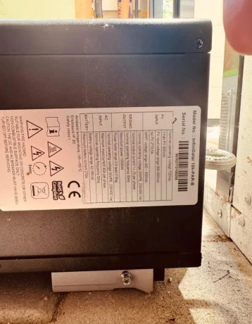 hybridny-menic-infinisolar-10kw-big-4