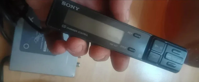 ovladac-cd-menica-sony-big-0