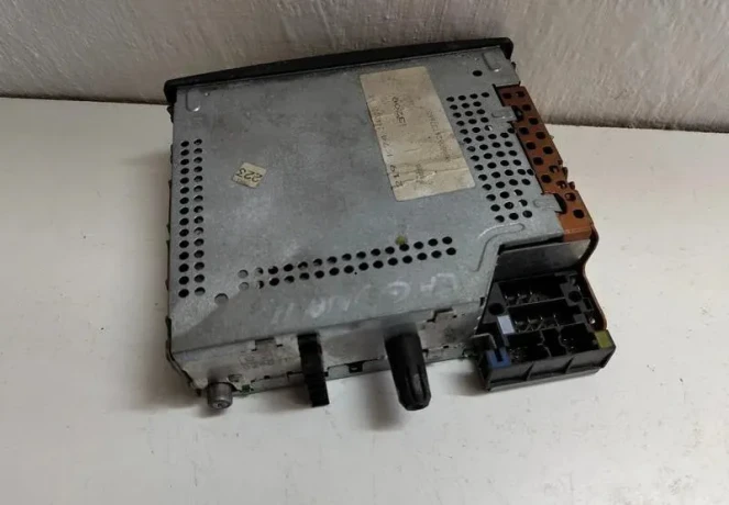 autoradio-renault-laguna-8200063200-30eur-big-1