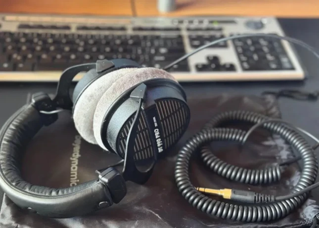 beyerdynamic-dt-990-pro-250-ohm-big-1