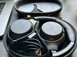 sony-wh-1000xm3-v-ciernej-farbe