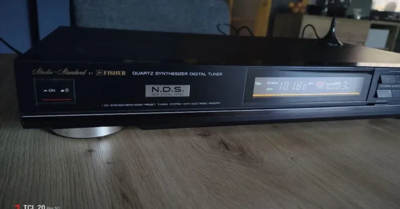 fisher-fm-915-big-3