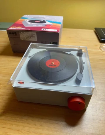 mob-vs-80-speaker-alarm-clock-big-1