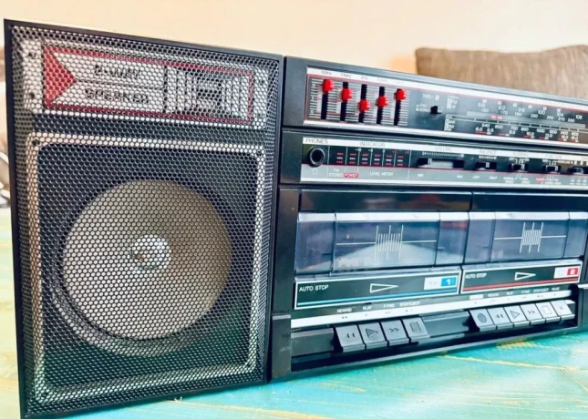 retro-boombox-ghettoblaster-sharp-wf-372h-big-1