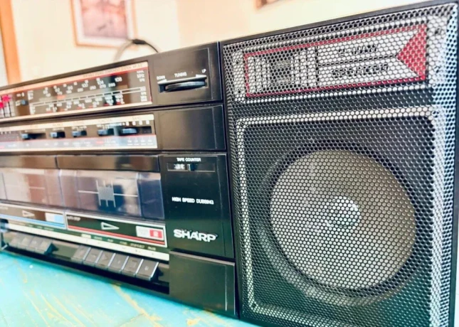 retro-boombox-ghettoblaster-sharp-wf-372h-big-2