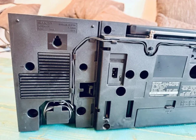retro-boombox-ghettoblaster-sharp-wf-372h-big-3
