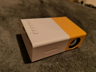 novy-led-mini-prenosny-projektor-s-podporou-1080p-hd