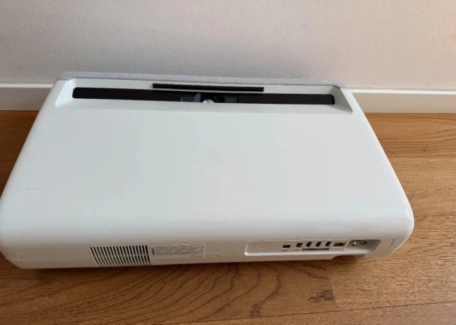samsung-premiere-lsp9t-4k-ust-projektor-big-1