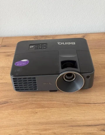 projektor-benq-big-1