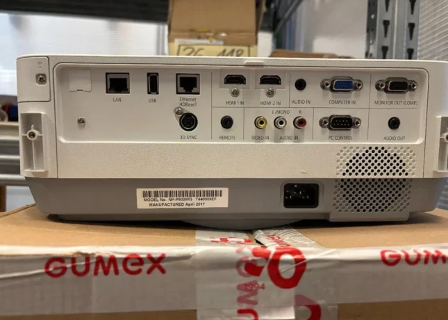 projektor-nec-np-p502w-big-3