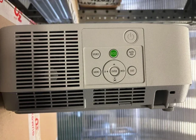 projektor-nec-np-p502w-big-4