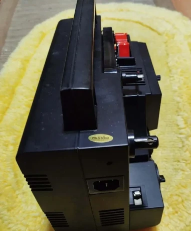 predam-stary-filmovy-projektor-yelco-mp-350-pristroj-je-zo-big-3
