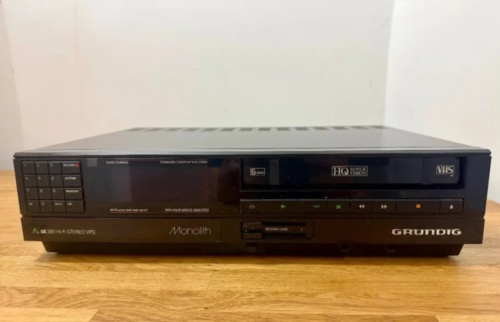 grundig-vs-380-big-0