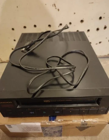 daewoo-vcp-12rad-vhs-video-prehravac-big-1