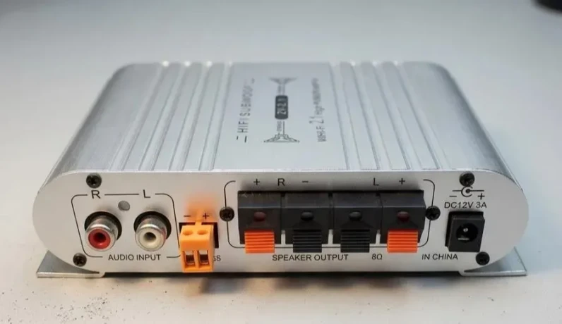 zosilnovac-2x40w-s-adapterom-big-2