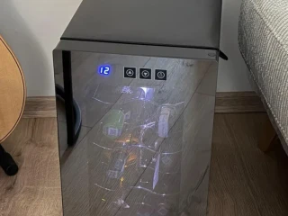 vinoteka-hyundai-vin8g-cierna