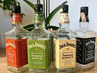 prazdne-flase-jack-daniels