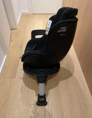 predam-autosedacku-britax-romer-dualfix-m-i-size-space-black-big-3