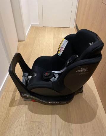 predam-autosedacku-britax-romer-dualfix-m-i-size-space-black-big-2