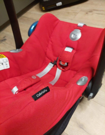 autosedacka-a-zakladna-maxi-cosi-cabriofix-0-13-kg-big-2