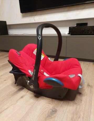 autosedacka-a-zakladna-maxi-cosi-cabriofix-0-13-kg-big-3