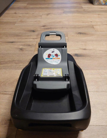 autosedacka-a-zakladna-maxi-cosi-cabriofix-0-13-kg-big-4