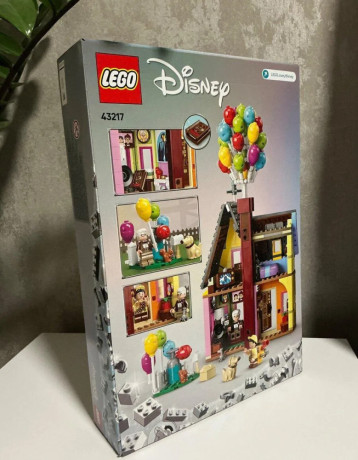 lego-disney-43217-domcek-z-filmu-hore-big-1