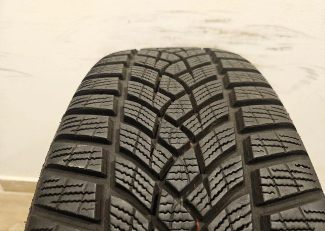 zimne-pneumatiky-goodyear-ultra-grip-big-0