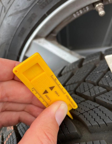 24545-r18-100v-goodyear-ultragrip-alu-disky-zimne-cupra-big-2