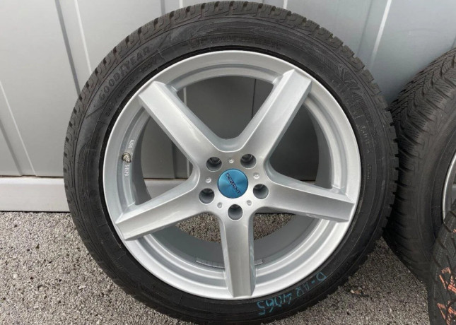 24545-r18-100v-goodyear-ultragrip-alu-disky-zimne-cupra-big-4