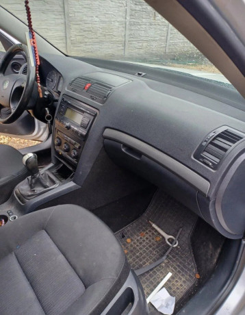rozpredam-skoda-octavia-ii-combi-16fsi-85kw-blf-big-3
