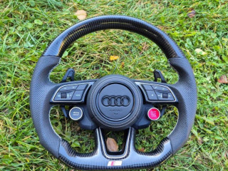 audi-r8-volant-sportovy-startstop