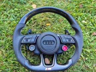 audi-r8-volant-sportovy-startstop