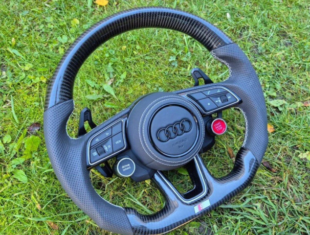 audi-r8-volant-sportovy-startstop-big-1