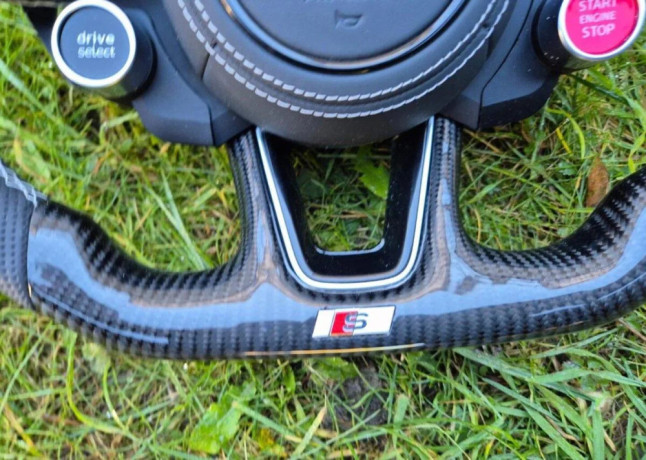 audi-r8-volant-sportovy-startstop-big-4