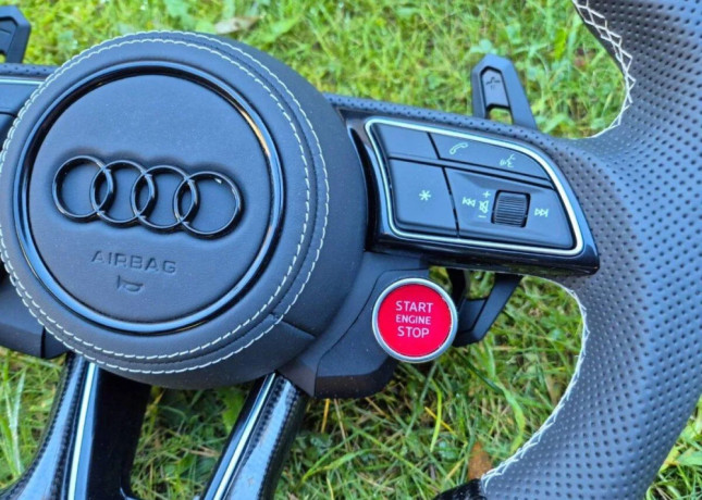 audi-r8-volant-sportovy-startstop-big-3