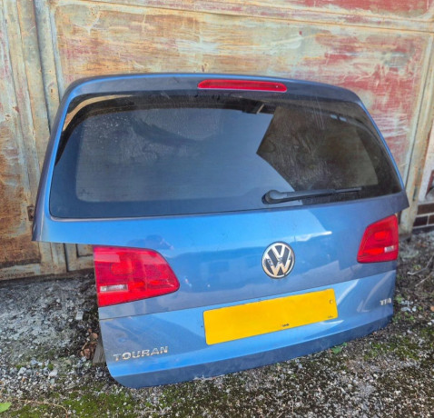 predam-zadny-kufor-pre-volkswagen-touran-1t3-2010-2015-big-1