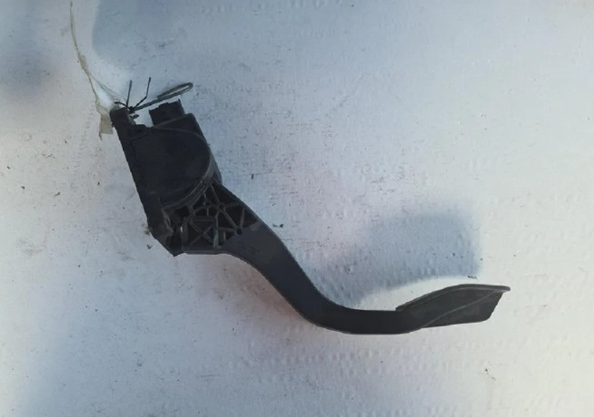 plynovy-pedal-peugeot-206-9659449880-big-0