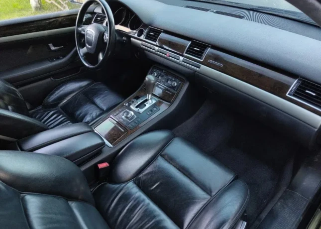 sedacky-audi-a8-d3-big-0