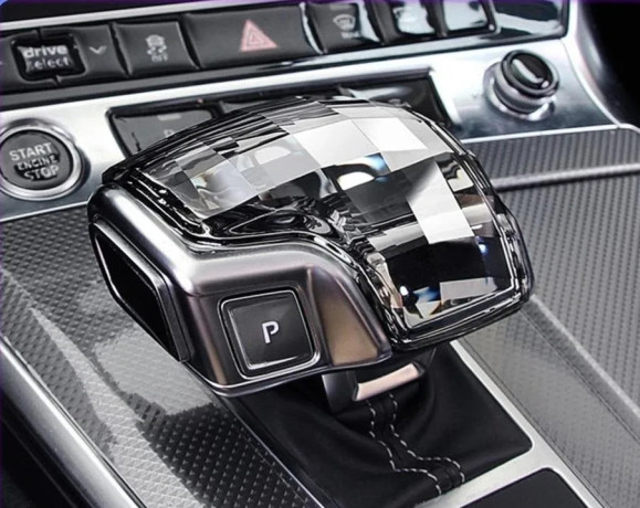 kryt-hlavice-radiacej-paky-audi-crystal-a6-a7-q8-big-0